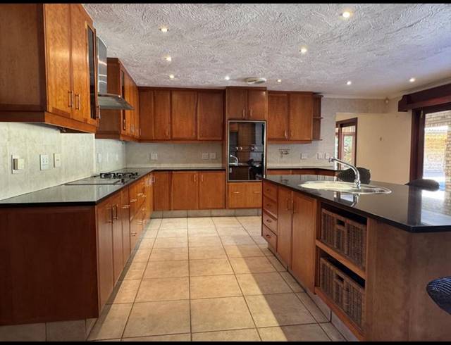 4 BEDROOM HOUSE FOR SALE IN RUIMSIG